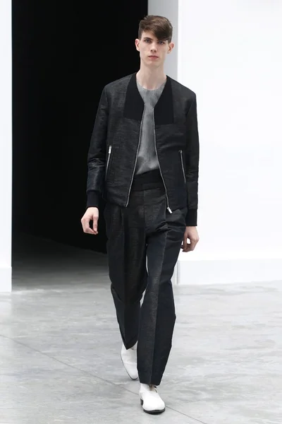 Look 19